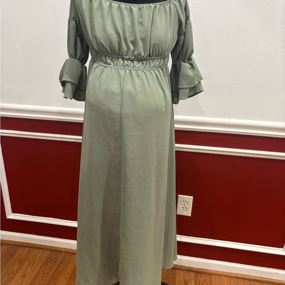Elegant Green Off-Shoulder Dress